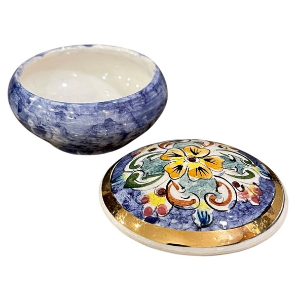 Vintage Ceramic Majolica Covered Curved Box 3” Diameter - Picture 2 of 9